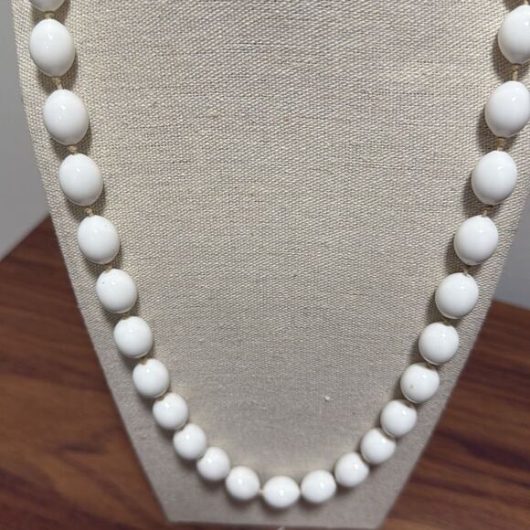 Vintage Crown Trifari White Lucite Bead Necklace & 2 Strand Matching Bracelet. - Picture 2 of 7
